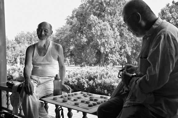 Playing chess at Temple of Heaven2
